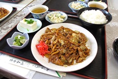 川森食堂 みそ焼きうどん定食の写真