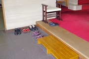 入口上がりかまち部分の踏み段といす